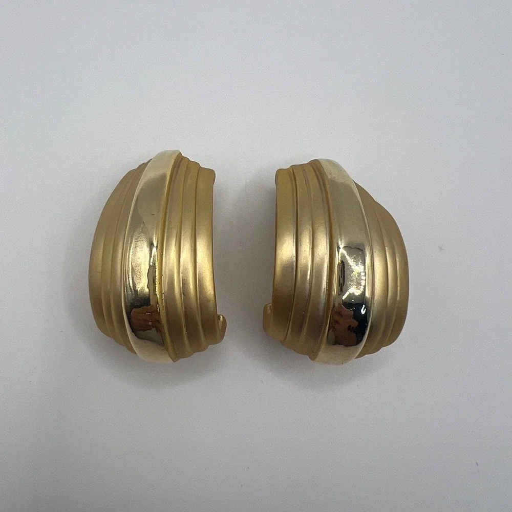 Vintage Gold Tone Ribbed Clip On Earrings Chunky Statement Hoops 1 Inch